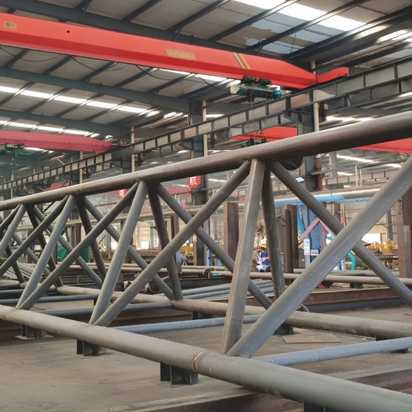 Op maat gemaakte spanten van hoog-staal voor de bouw